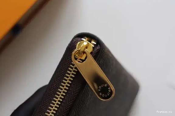 First bag ru WALLET LOUIS VUITTON ZIPPY 0516